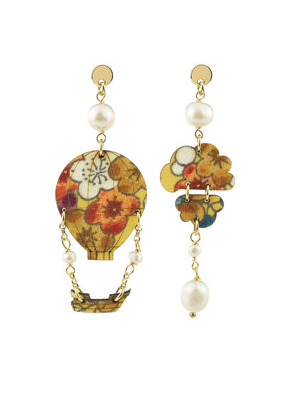 mini-pearl-brass-hot-air-balloon-earrings